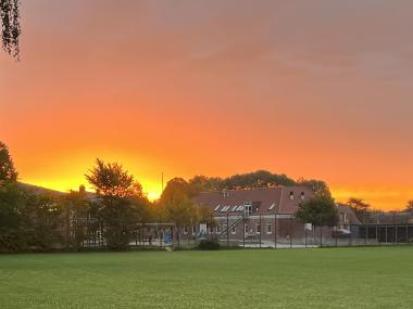 Morgensol over Grauballe Skole